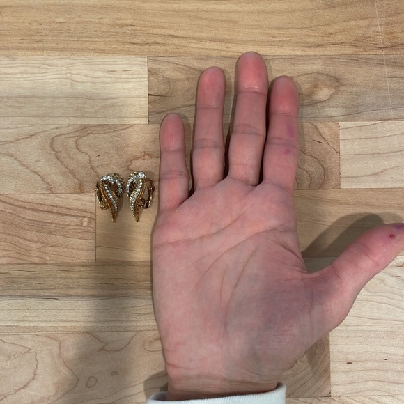 Vintage gold and diamond clip on earrings - Picture 4 of 5